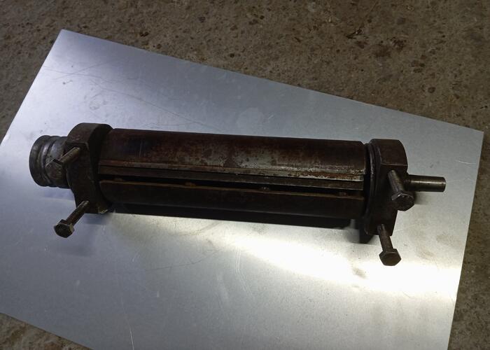 Grajewo ogłoszenia: Sprzedam wałek do heblarki, dłygość robocza 250mm. Nowe łoźyska.